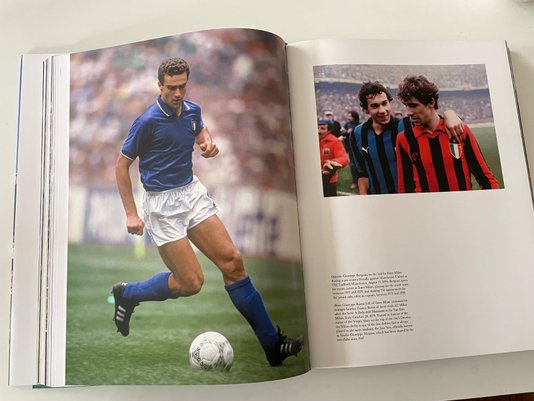 Livro This Is Football: The Beautiful Game - Rizzoli