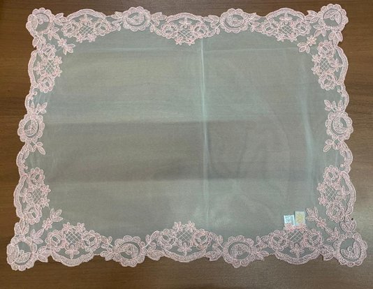 Lugar Americano em Tule Bordado Manu Fisch Off White e Rosa