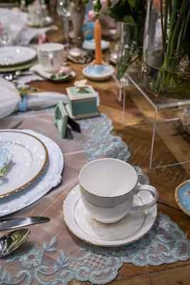 Lugar Americano em Tule com Bordado Manu Fisch Off White e Azul