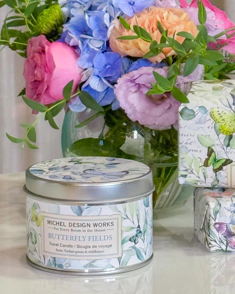 Mini Vela em Lata Butterfly FIelds Michel Design Works 20 Horas