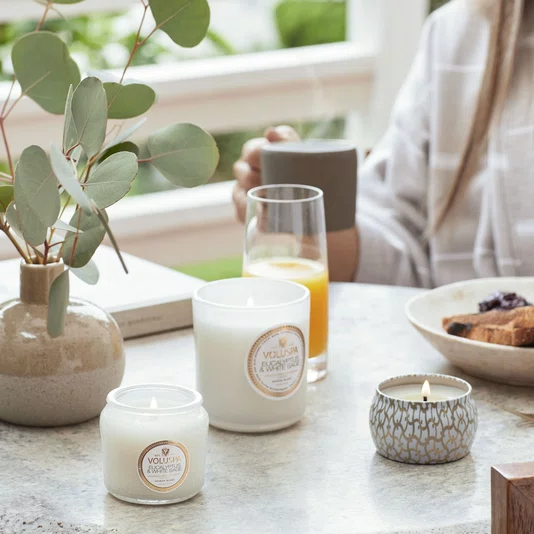 Mini Vela Lata Eucalyptus e White Sage Voluspa 25 Horas