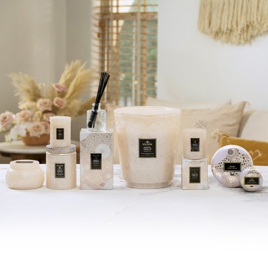 Mini Vela Lata Relevo Santal Vanille Voluspa 25 Horas