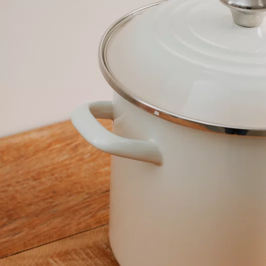 Panela Stock Pot com Pegador Inox Le Creuset Meringue 22 cm