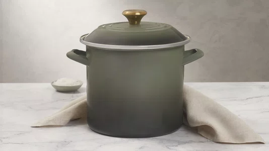 Panela Stock Pot Pegador Dourado Le Creuset Thyme 22 cm