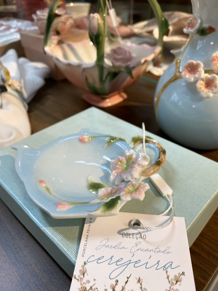 Porta Saquinho de Chá Iris em Porcelana Manu Fisch