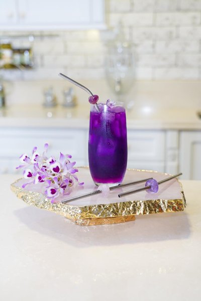 Prato para Bolo Quartzo Cristal com Ouro 24K Camila Vieira 