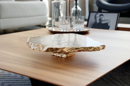 Prato para Bolo Quartzo Cristal com Ouro 24K Camila Vieira 