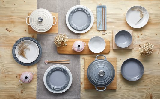 Prato Redondo Fundo em Cerâmica Le Creuset Flint 22 cm