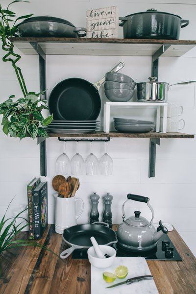 Prato Redondo Fundo em Cerâmica Le Creuset Flint 22 cm