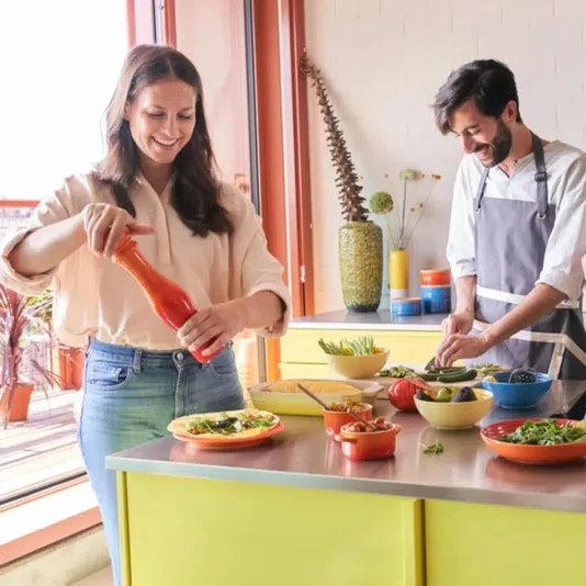 Jogo 2 Moedores Sal e Pimenta 30cm Le Creuset Black Onix
