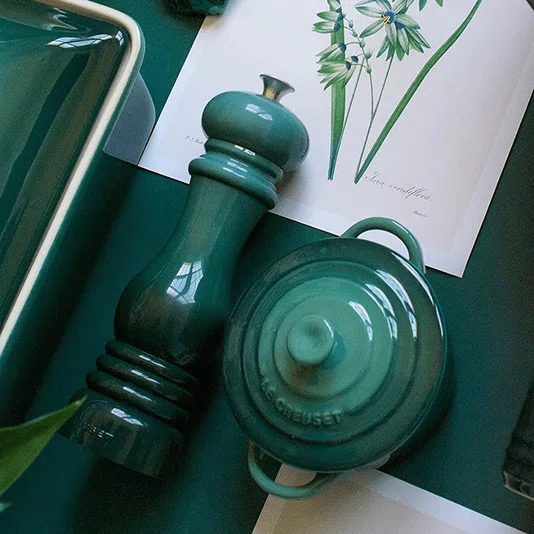 Jogo 2 Moedores Sal e Pimenta Le Creuset Artichaut
