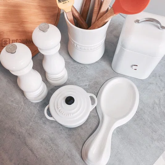 Jogo 2 Moedores Sal e Pimenta Le Creuset Branco