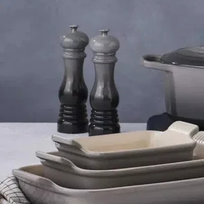 Jogo 2 Moedores Sal e Pimenta Le Creuset Flint