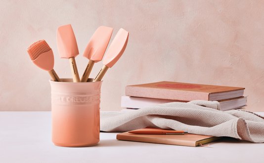 Set 4 Espátulas e Porta Utensílios Clássico Le Creuset Pêche 1 L