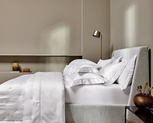 Super Fronha Montale 600 Fios Trussardi Branco e Platino 50 x 90 cm