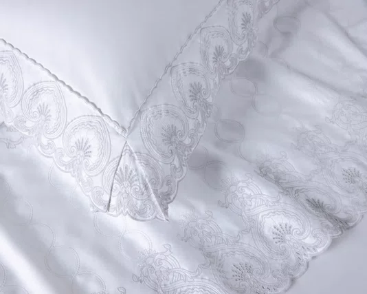 Super Fronha Signoria 300 Fios Trussardi Branco e Platino 50cm x 90cm