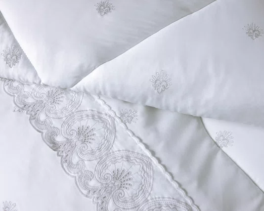 Super Fronha Signoria 300 Fios Trussardi Branco e Platino 50cm x 90cm