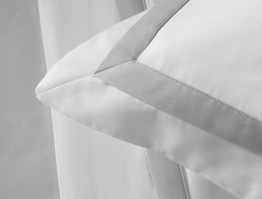 Super Fronha Vercelli 300 Fios Trussardi Branco e Platino 50x90cm