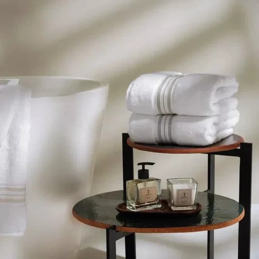 Toalha Banhao Barberine Trussardi  Branco e Pistacchio 86cm  x 150cm
