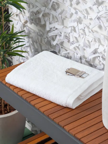 Toalha Banhão Modena 0,86 x 1,50 LCL Home By Trussardi Branca