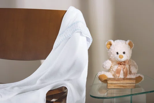 Toalha de Banho com Capuz Bambini Marco Trussardi Branco e Soft Blue 80cm x 80cm