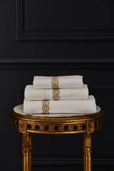 Toalha de Banho Joyau Bordada G Yves Delorme Branco 92cm x 160cm