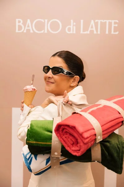 Toalha de Praia Listrado Trussardi + Bacio Di Latte Vermelho