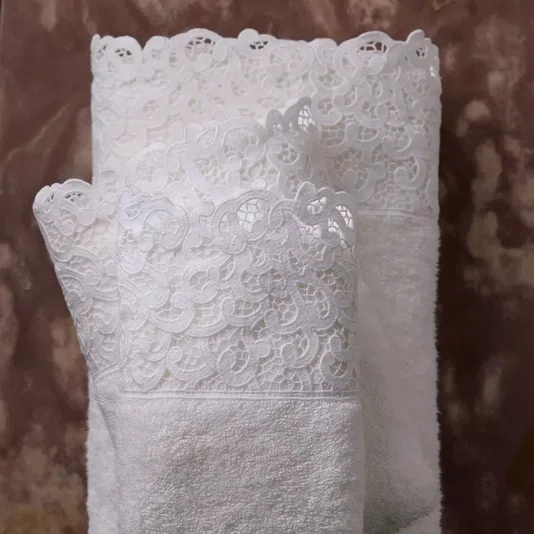 Toalha De Rosto Capri Buddemeyer Luxus Branco com Renda Branca 48cm x 90cm