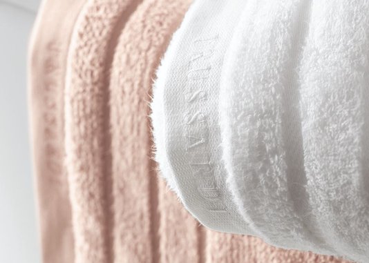 Toalha de Rosto Massima Trussardi Soft Rose 48cm X 90cm