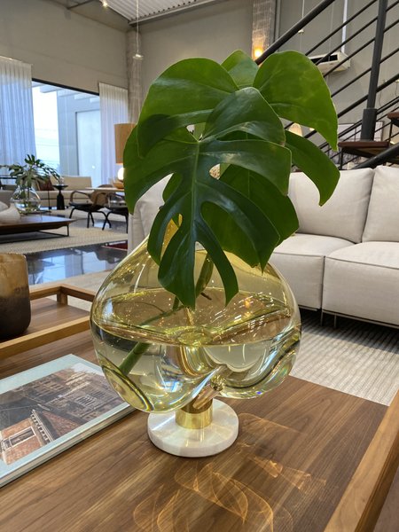 Vaso Carambola Alto com Base Carol Gay Branco Opalino