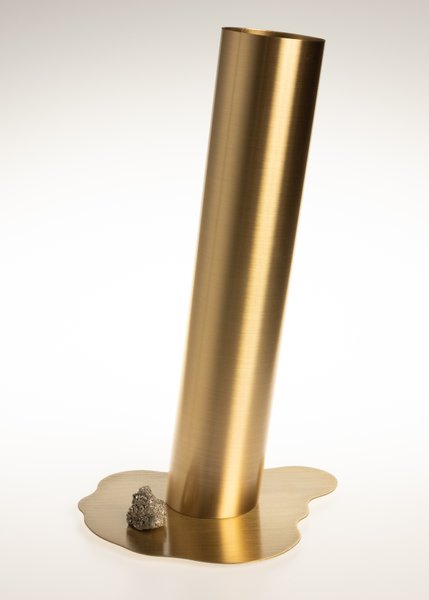 Vaso Equilíbrio Latão e Pedra Pirita Suka Braga 37 cm