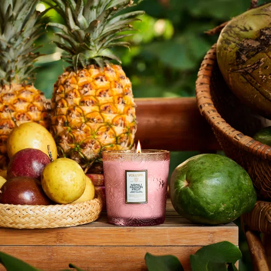 Vela Copo de Vidro Clássico Napali Passion Fruit Voluspa 60 Horas