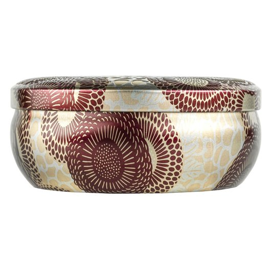 Vela Lata em Alto Relevo 3 Pavios Gilt Pomander e Hinoki Voluspa 60 Horas