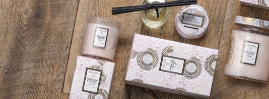 Vela Pote de Vidro em Alto Relevo Panjore Lychee Voluspa 25 horas