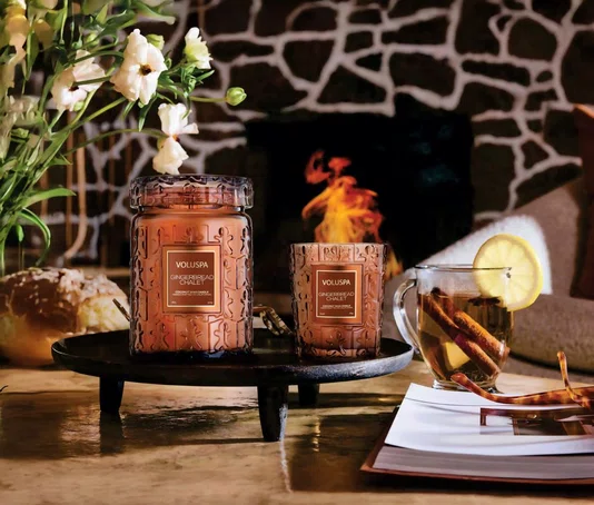 Vela Pote Vidro com Tampa Gingerbread Chalet Voluspa 100 Horas