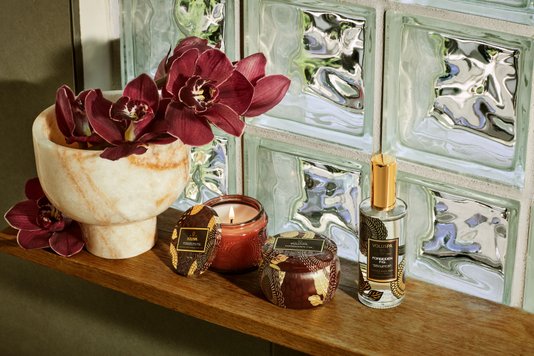 Vela Pote Vidro Relevo Forbidden Fig Voluspa 25 Horas