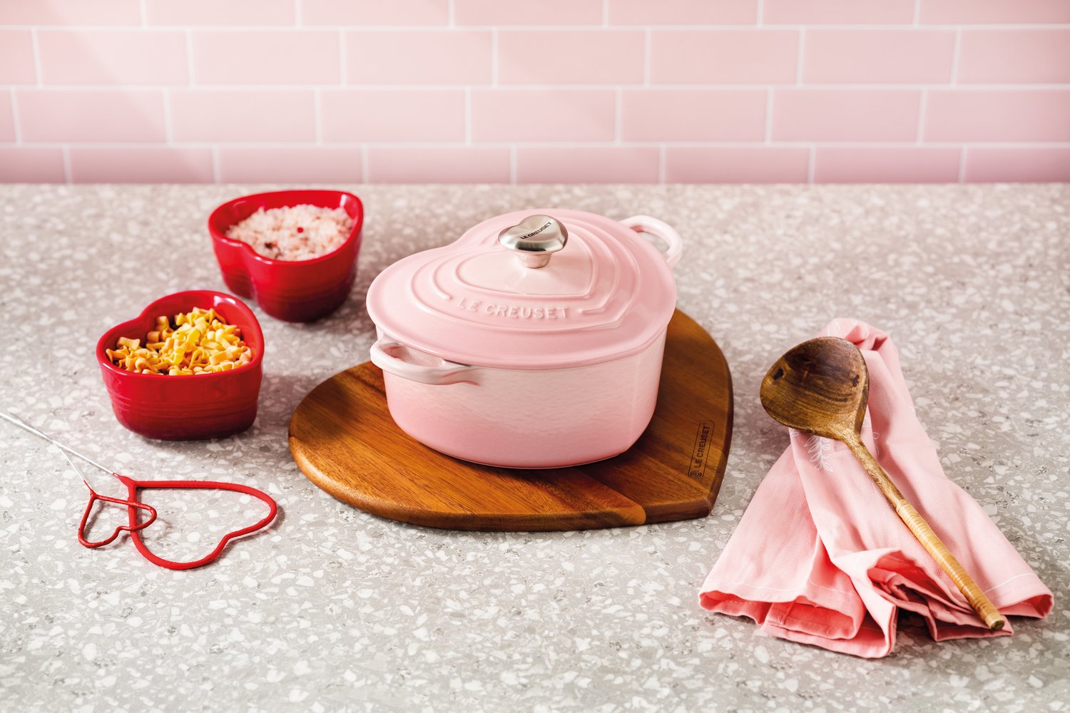 Panela Traditional Coração Le Creuset Shell Pink 20cm - LCL Home