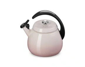 Chaleira com Apito Clochê Le Creuset Shell Pink 2,1 Litros