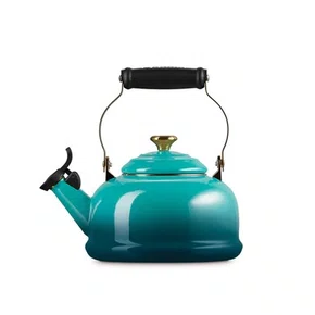 Chaleira com Apito Tradicional Pegador Dourado Le Creuset Bleu Riviera 1,6 Litros