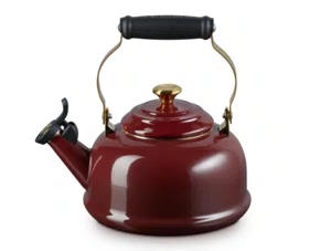Chaleira com Apito Tradicional Pegador Dourado Le Creuset Rhone 1,6 Litros