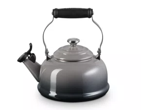 Chaleira com Apito Tradicional Pegador Inox Le Creuset Flint 1,6 Litros