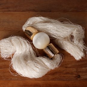 Colar De Palha Seda Grossa Ponta Off G Selenita Esfera 1,40 cm