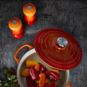 Conjunto 2 Mini Moedores de Sal e Pimenta Le Creuset Laranja 12 cm