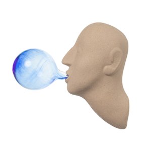 Escultura Cabeça Paula Juchem Tabaco e Bola Azul Bic