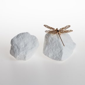 Escultura Pedra Dupla Libélula Sui Objetos Branco