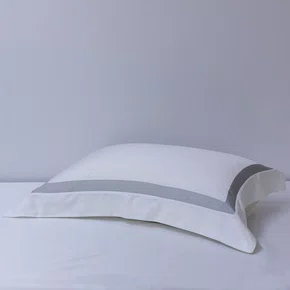 Fronha 50x70CM Turin 300 Fios Artelassê Branco/Cinza Brita