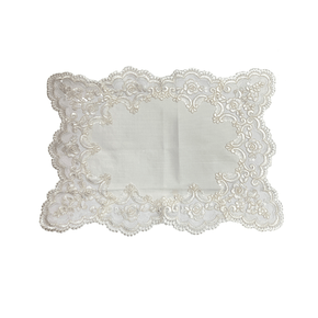 Lugar Americano Retangular em Tecido Bordado Manu Fisch Branco