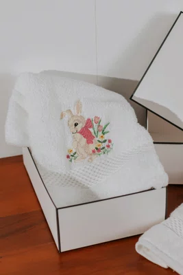 Toalha de Rosto Lolli Air Bordada Páscoa 48 x 90 cm