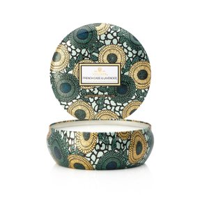 Vela Lata em Alto Relevo 3 Pavios French Cade & Lavender Voluspa 60 horas