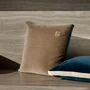 Almofada em Veludo B Velvet Boss Home Camel 43 x 43 cm